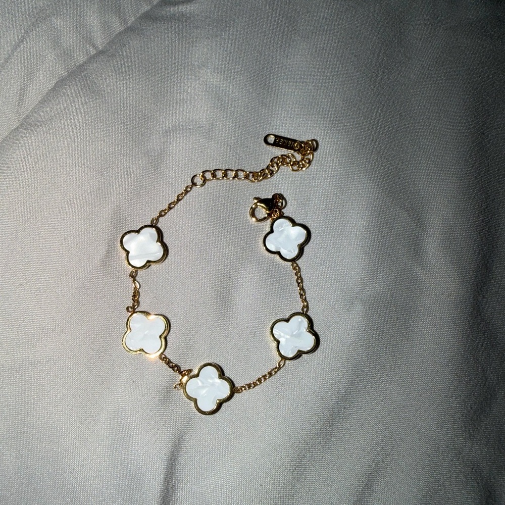 Elegant Gold and White Clover Bracelet